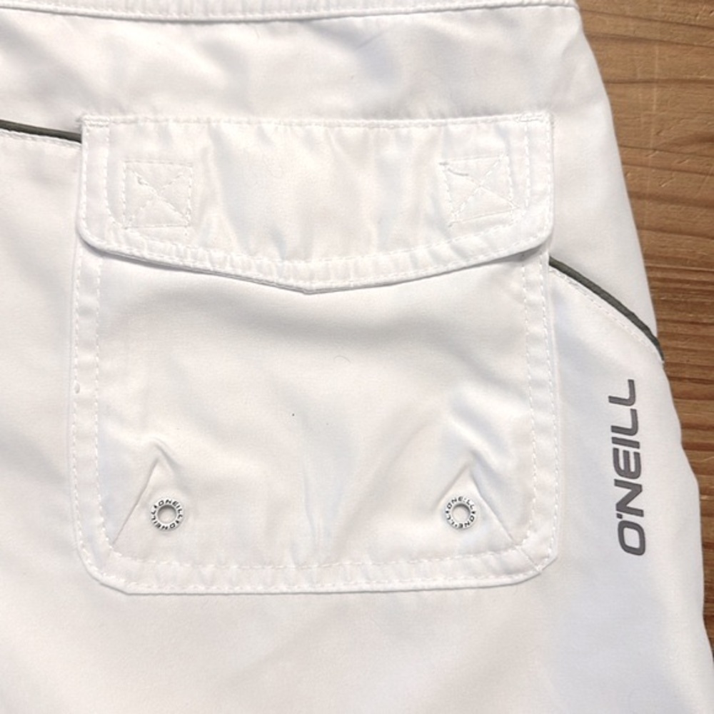 O’Neill Women’s Saltwater Solid Boardshorts 5’’ Inseam. - Picture 3 of 7